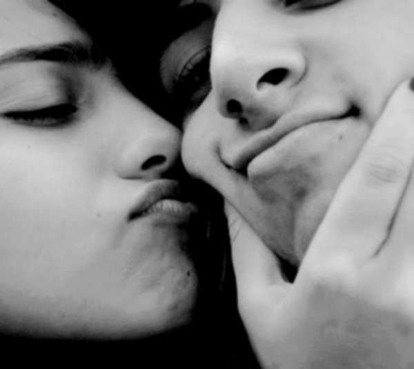 Pesquisa diz que transar com amigo pode fortalecer amizade