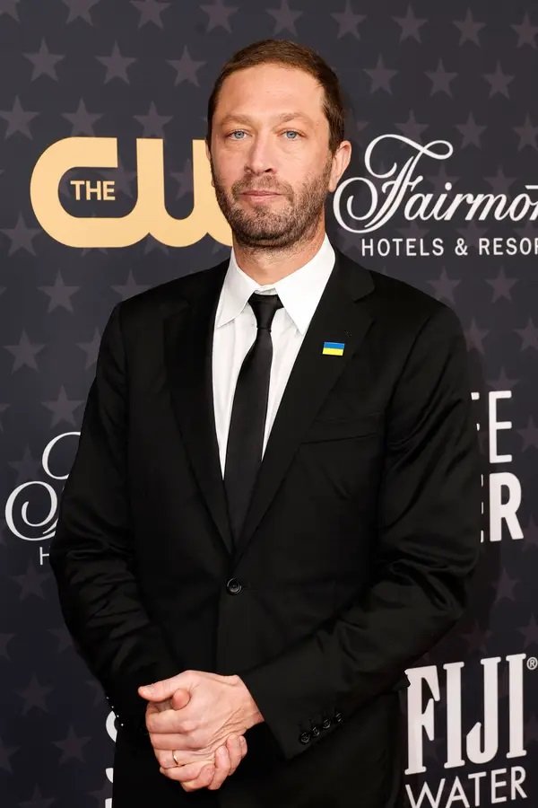 Ebon Moss-Bachrach como Ben Grimm