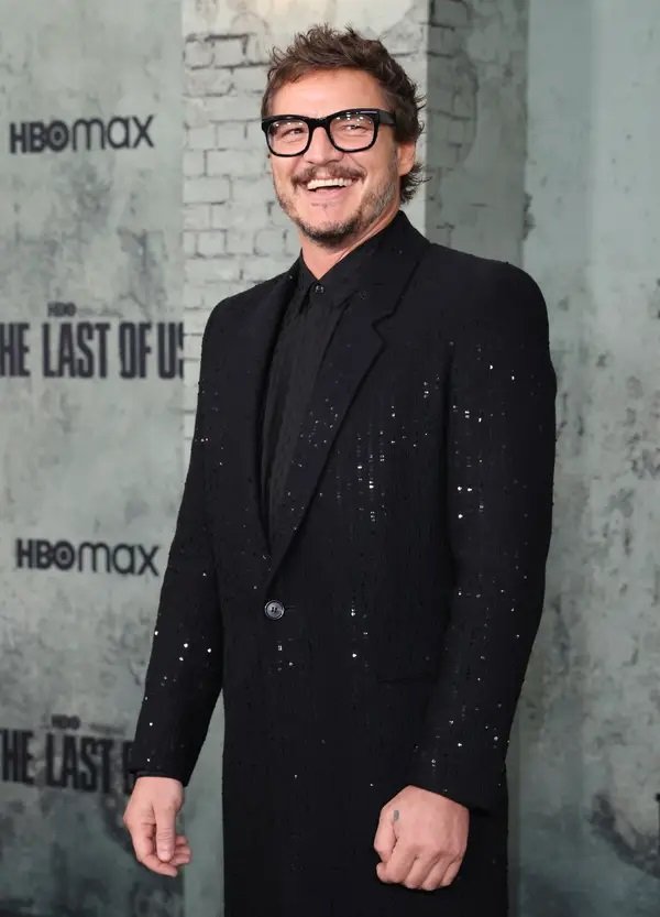 Pedro Pascal no papel de Reed Richards