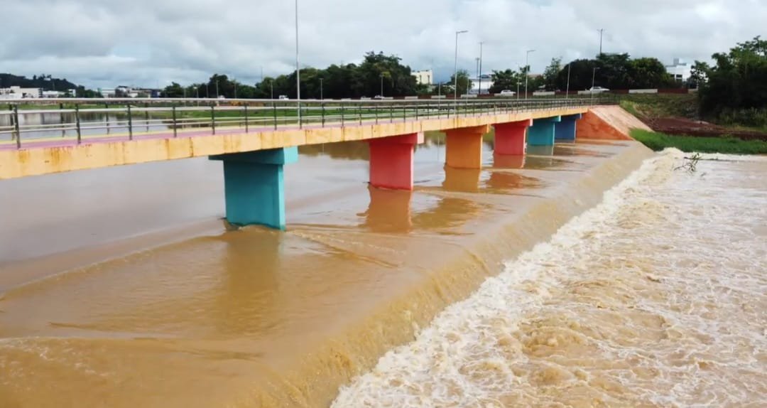 A barragem também promove a estabilidade ambiental e comunitária.