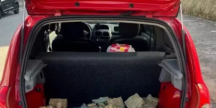 Polícia Civil investiga R$ 1,1 milhão em carro abandonado