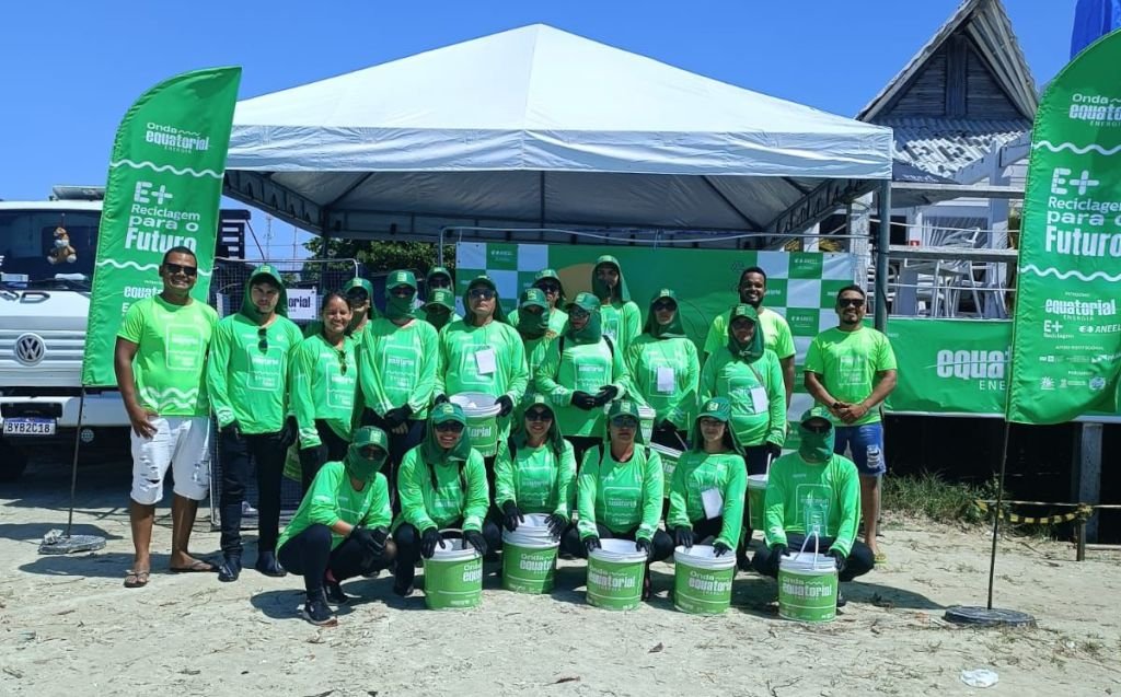 Projeto Onda Equatorial remove resíduos das praias de Belém