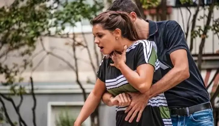 Como Salvar uma Pessoa Engasgada