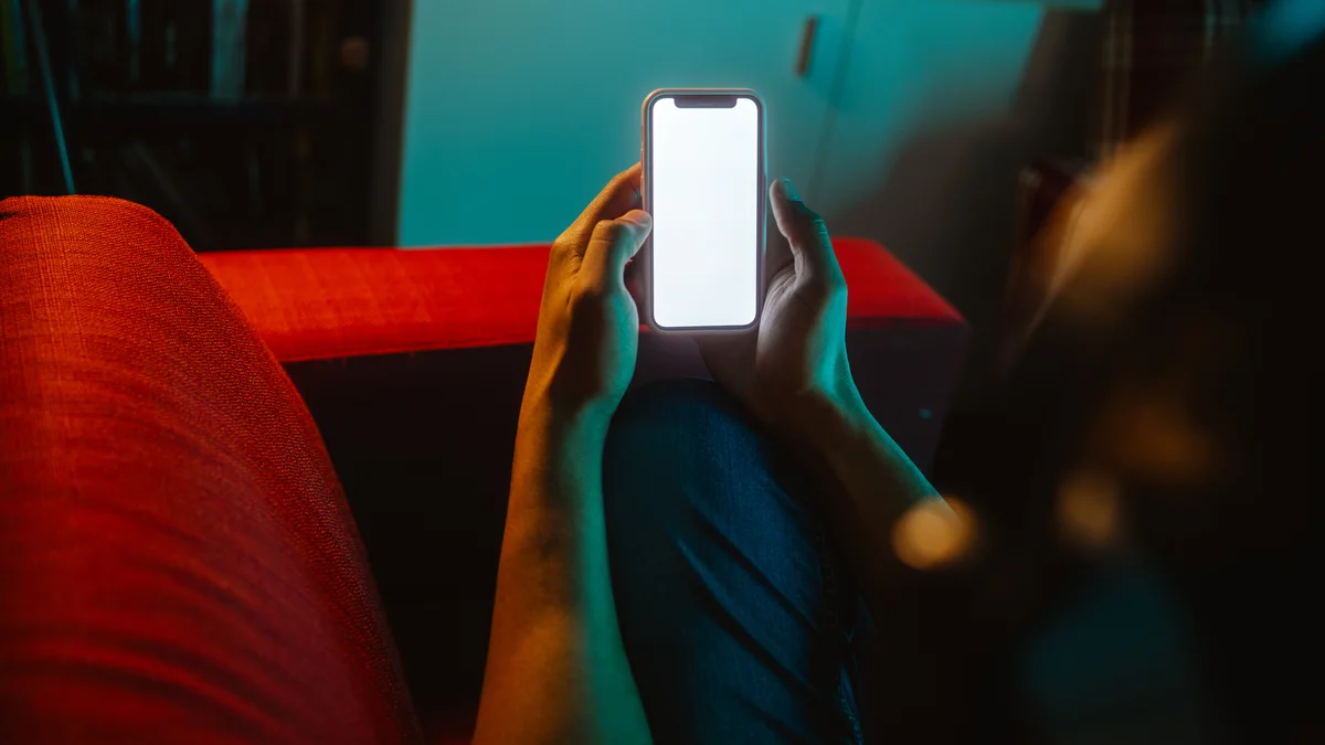 Impacto do uso excessivo do celular na saúde mental dos jovens
