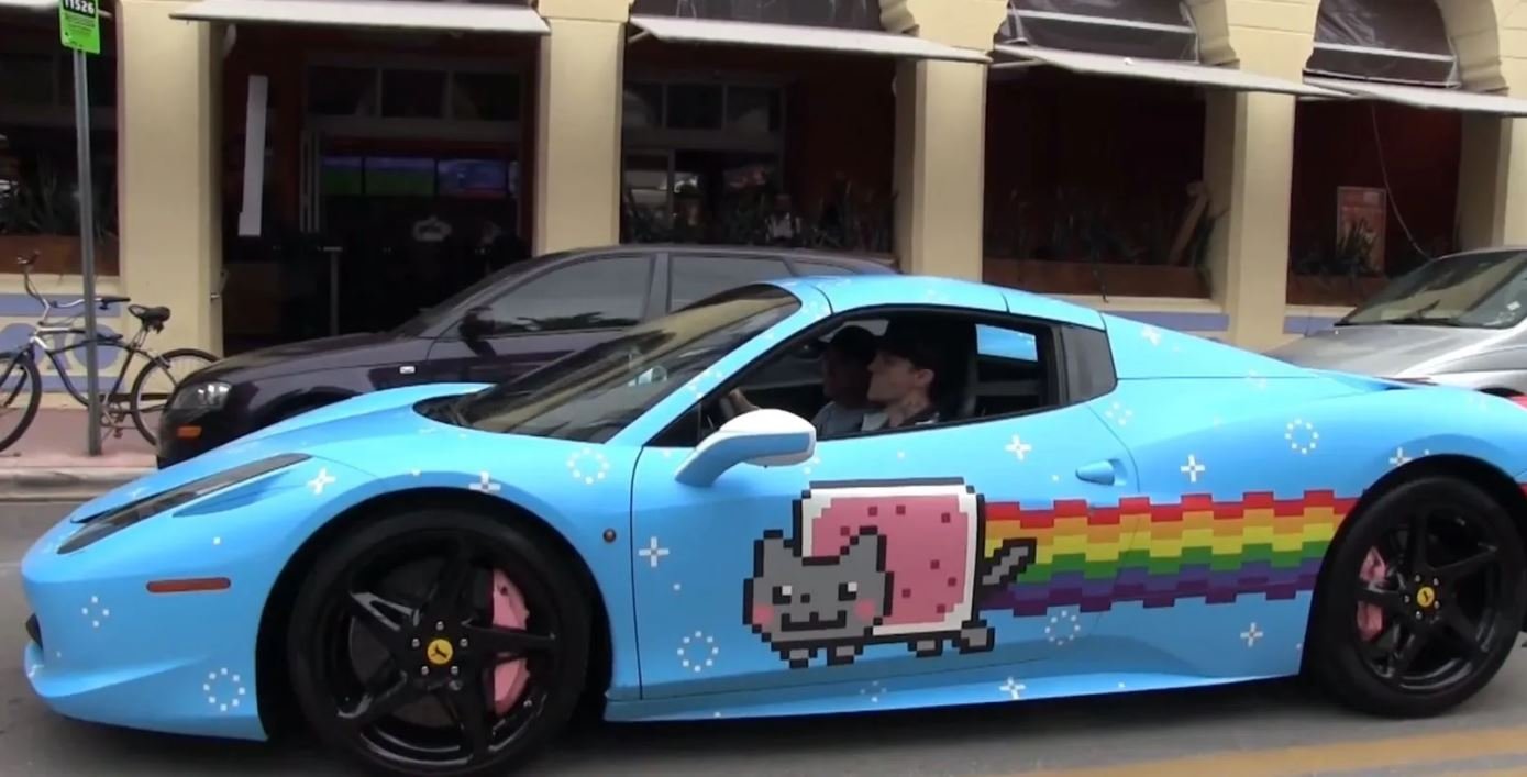 Ferrari Combate Personalizações em Supercarros