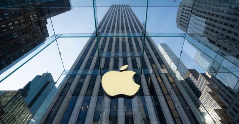 Apple pode enfrentar tarifas de Trump por fabricação fora dos EUA