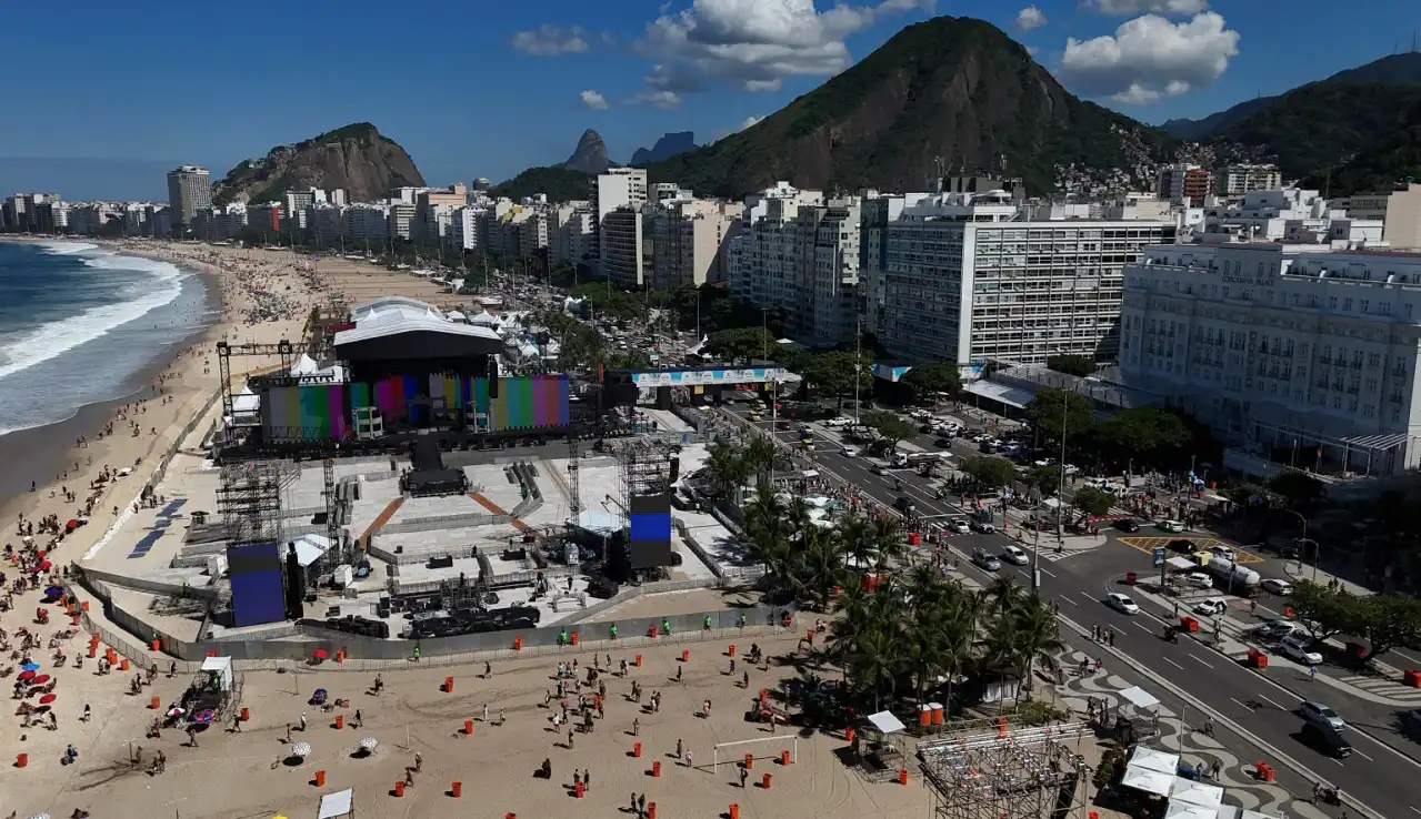 Lady Gaga no Rio agita Copacabana com show gratuito