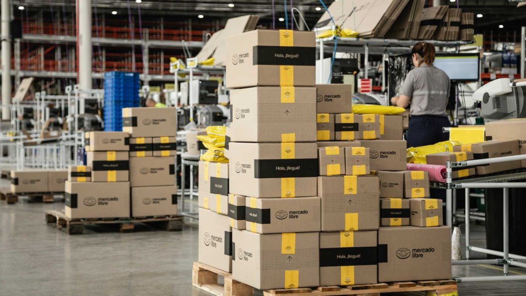 Anatel apreende itens ilegais em depósitos