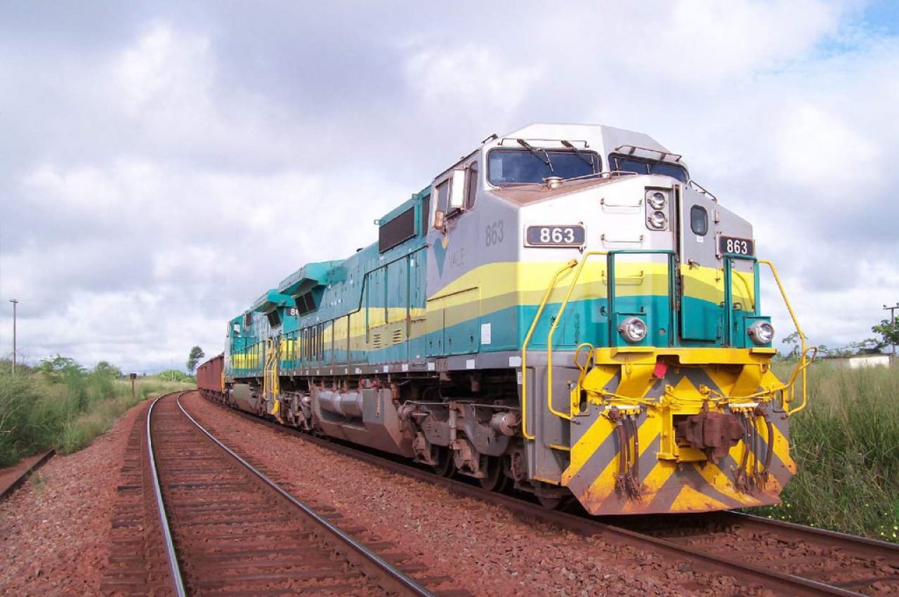 MST paralisa Estrada de Ferro Carajás por reforma agrária