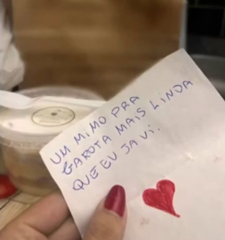 Adolescente morre após comer bolo envenenado