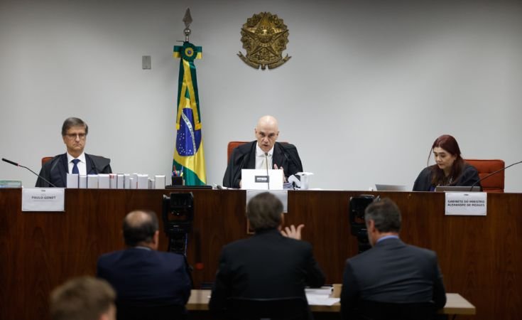 Bolsonaro brinca com Moraes e convida pra ser vice