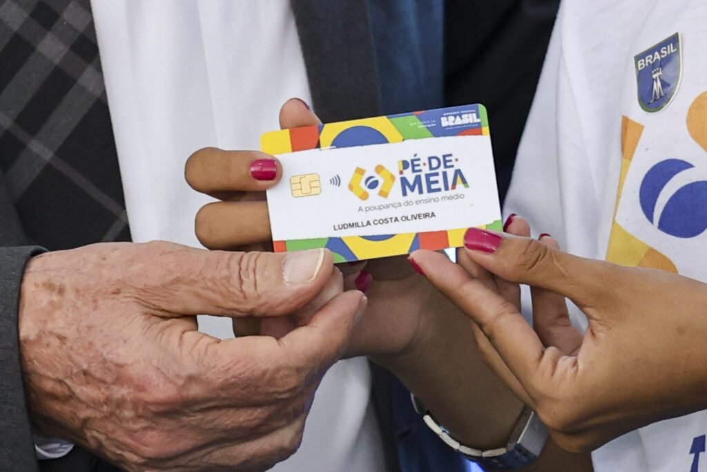 Pé-de-Meia garante apoio a jovens do CadÚnico