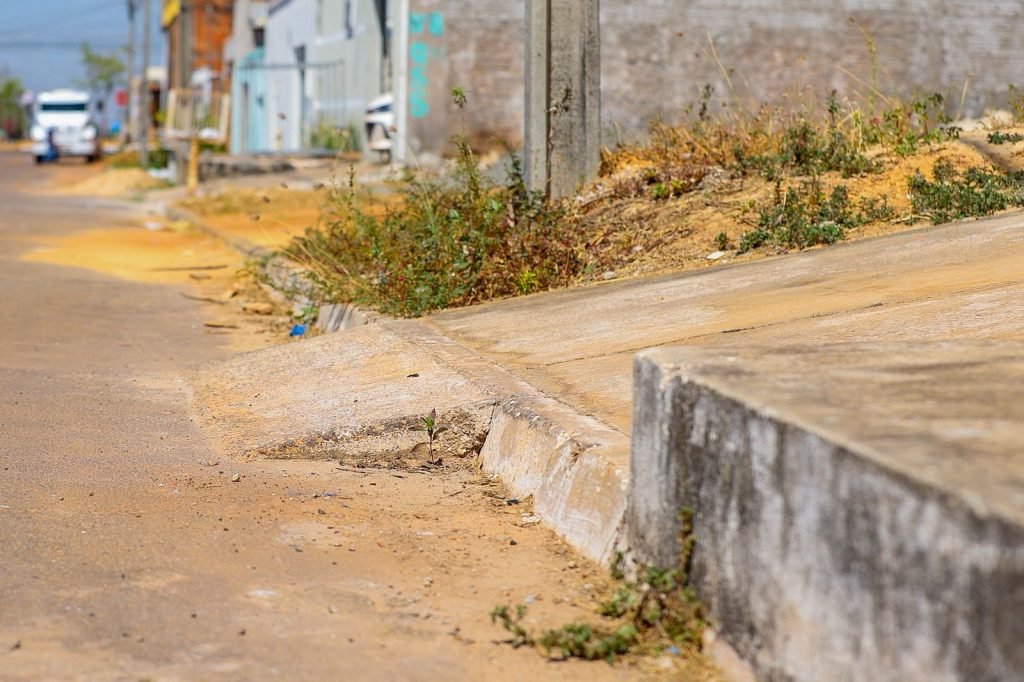 Prefeitura orienta retirada de rampas ilegais nas calçadas