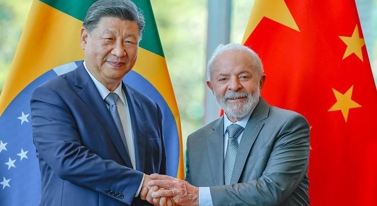 China envia recado a Trump e apoia Brasil contra tarifas
