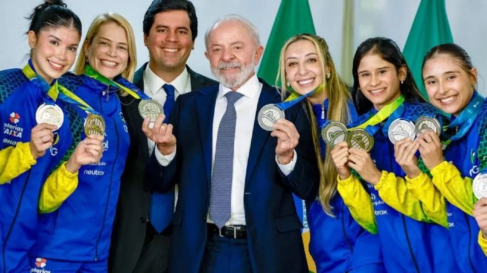 Lula anuncia criação de universidade dedicada aos esportes