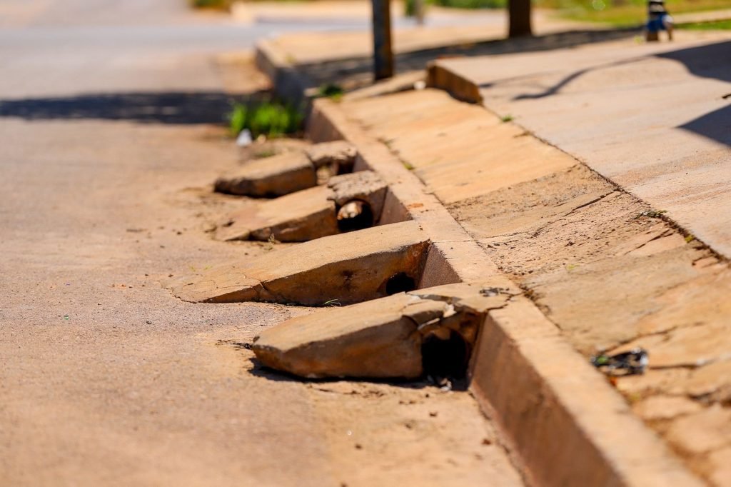 Prefeitura orienta retirada de rampas ilegais nas calçadas