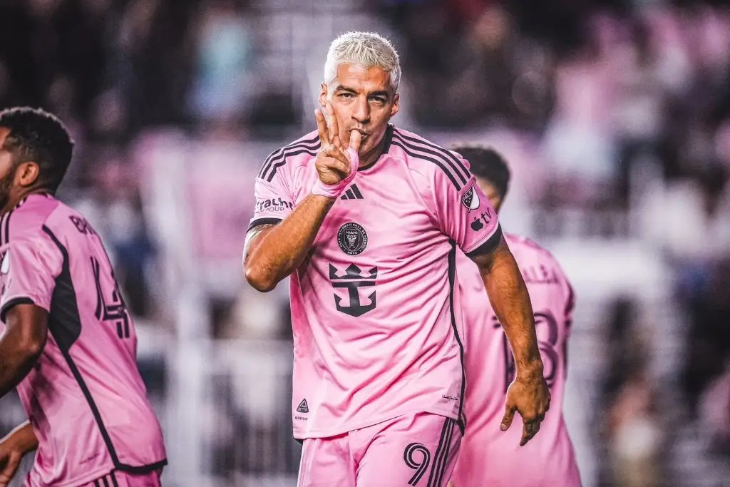 Luis Suárez pega 6 jogos de suspensão por agressão