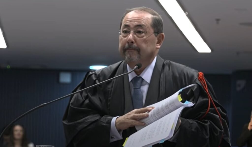 Defesa de Bolsonaro nega provas e contesta denúncia no STF