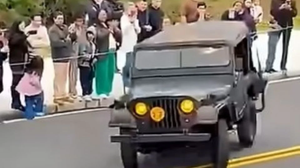 Jipe perde freio e atinge público durante 7 de Setembro em Santa Catarina