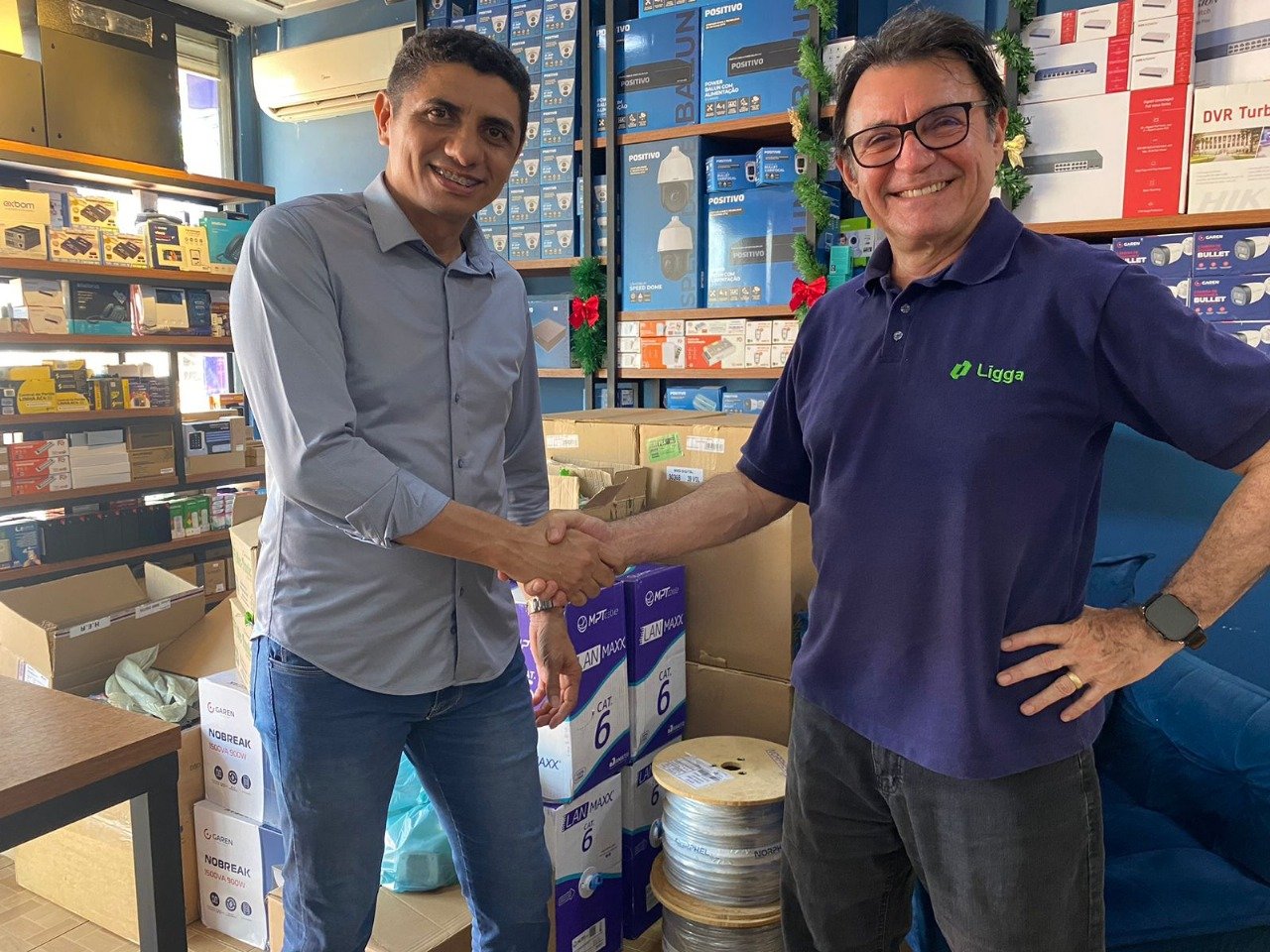 O Secretário Municipal de Assistência Social: Neil Armstrong e o Gerente de Relações Institucionais da mineradora Ligga: Jairo Leal