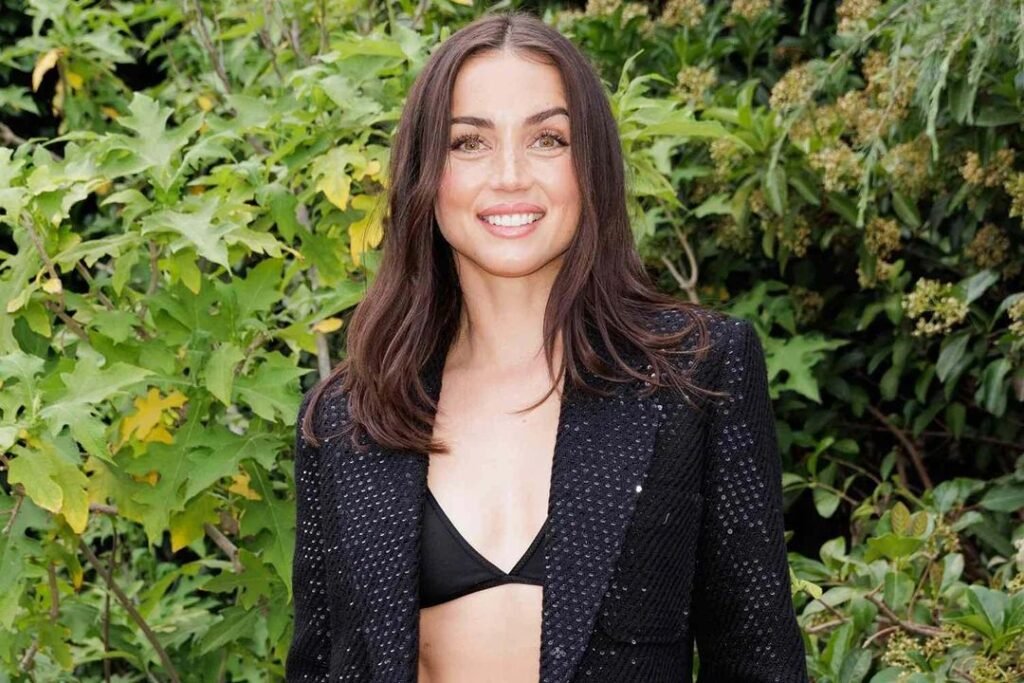 Ana de Armas fala sobre amizade com Keanu Reeves