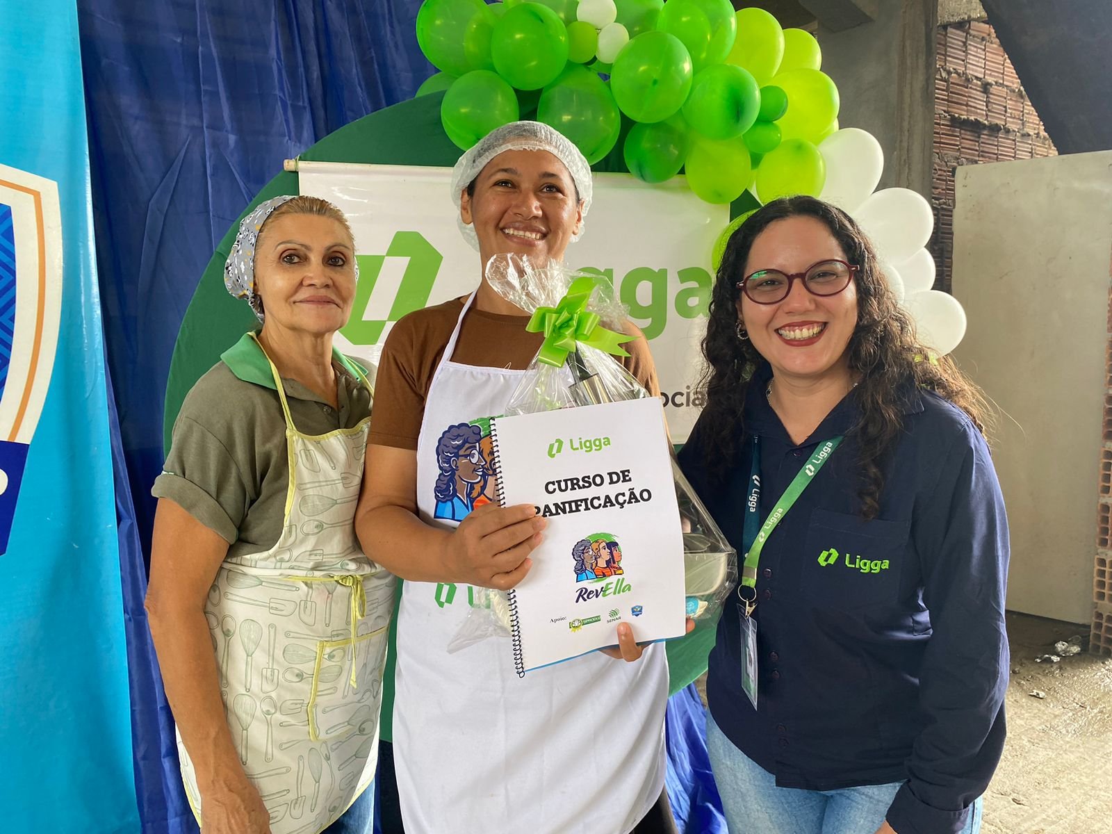 Mulheres concluem curso de panificação da Ligga