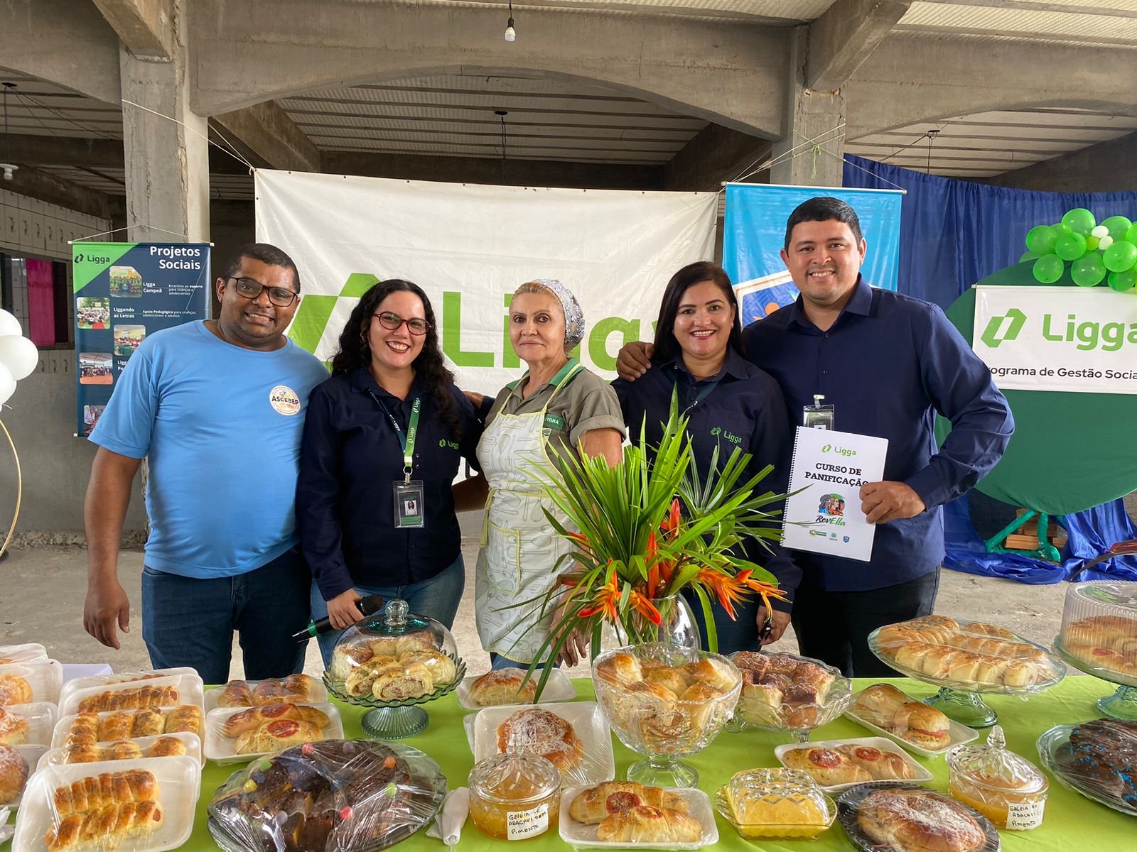 Mulheres concluem curso de panificação da Ligga