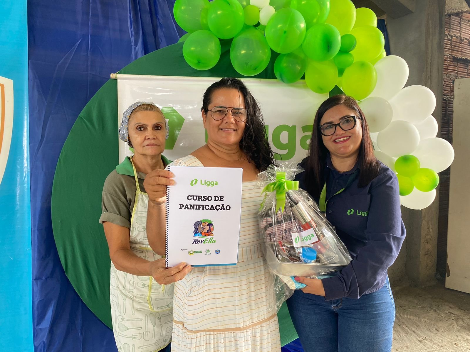 Mulheres concluem curso de panificação da Ligga